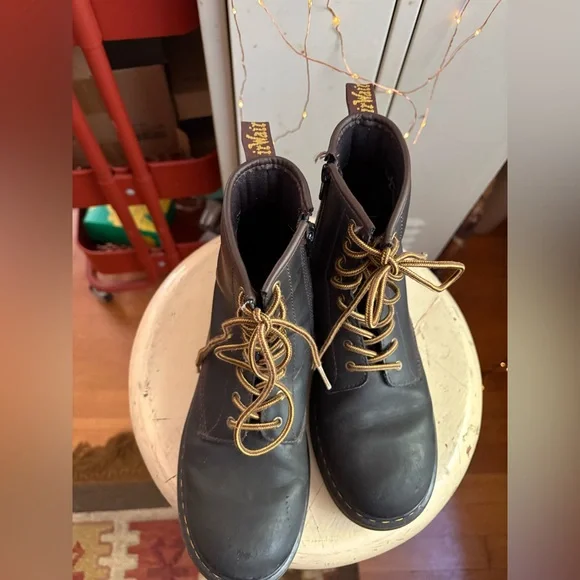 Dr. Martens 1460 8-Eye Boot - Big Kid 5M - Picture 12 of 16